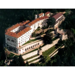 Castel Brando - Living in Court - 4 Days 3 Nights - Avvenice