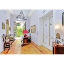 Domus Monamì Luxury Suites - Discovering Rome - 4 Days 3 Nights - Suite Cesare / Adriano - Rome Exclusive Luxury - Avvenice