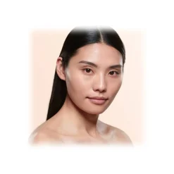 Giorgio Armani - Luminous Silk Foundation - Award Nominee Armani’s Iconic Lightweight Foundation - Luxury - Avvenice