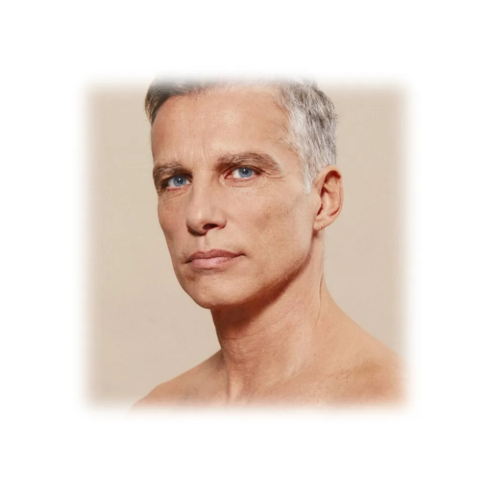 Giorgio Armani - Luminous Silk Foundation - Award Nominee Armani’s Iconic Lightweight Foundation - Luxury - Avvenice