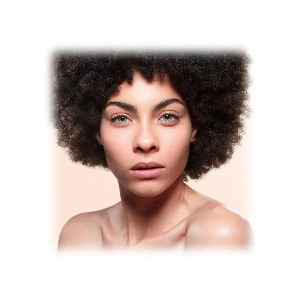 Giorgio Armani - Luminous Silk Foundation - Award Nominee Armani’s Iconic Lightweight Foundation - Luxury - Avvenice