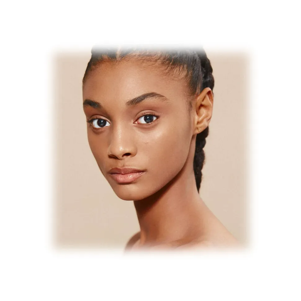 Giorgio Armani - Luminous Silk Foundation - Award Nominee Armani’s Iconic Lightweight Foundation - Luxury - Avvenice