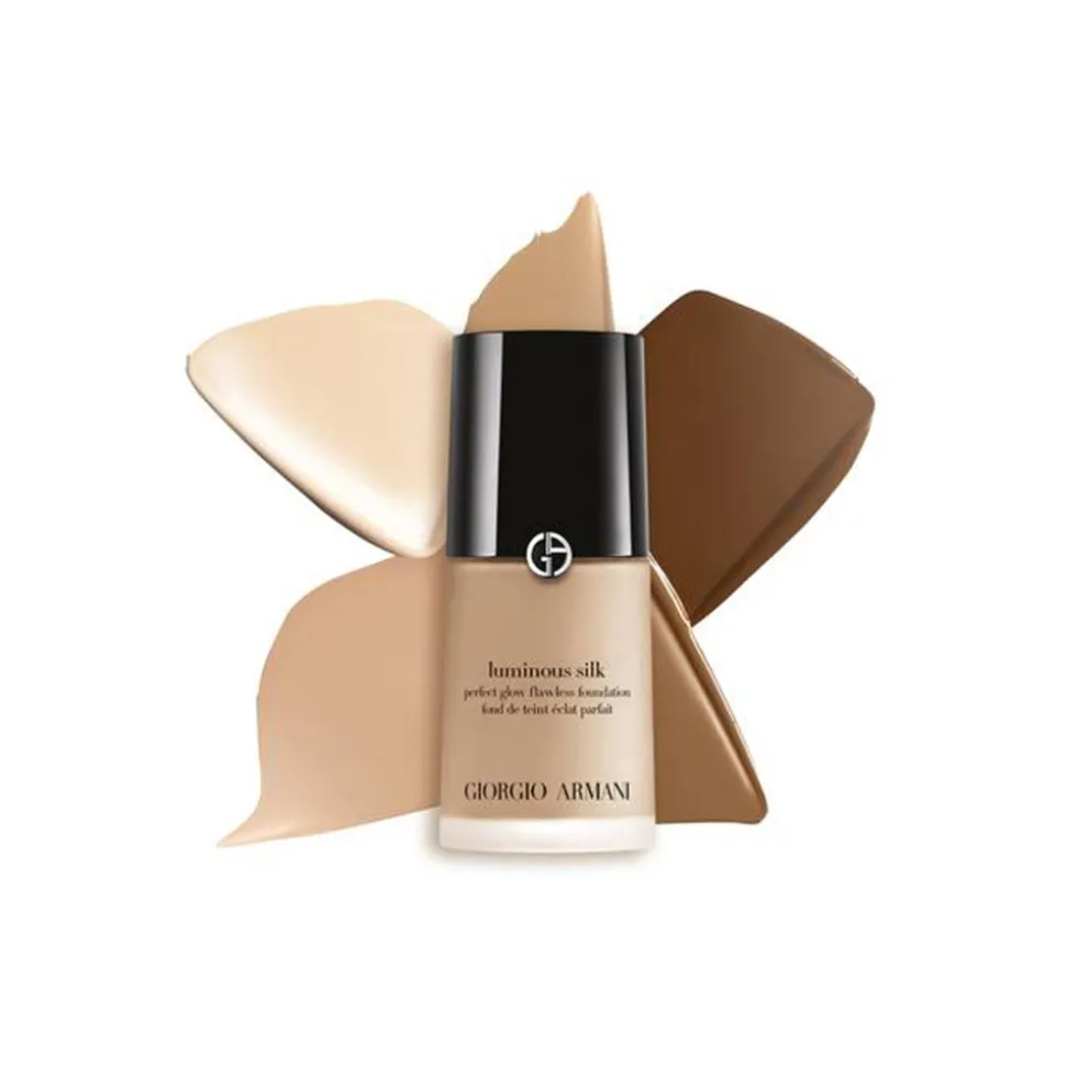 Giorgio Armani - Luminous Silk Foundation - Award Nominee Armani’s Iconic Lightweight Foundation - Luxury - Avvenice
