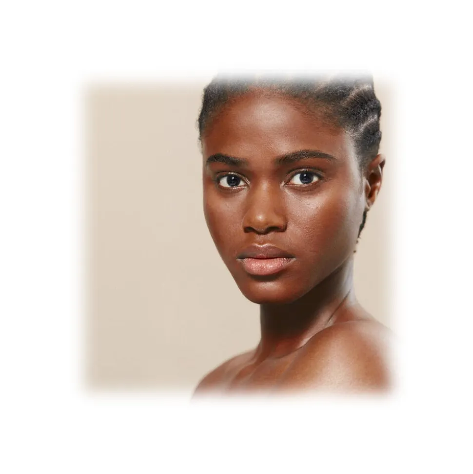 Giorgio Armani - Luminous Silk Foundation - Award Nominee Armani’s Iconic Lightweight Foundation - Luxury - Avvenice