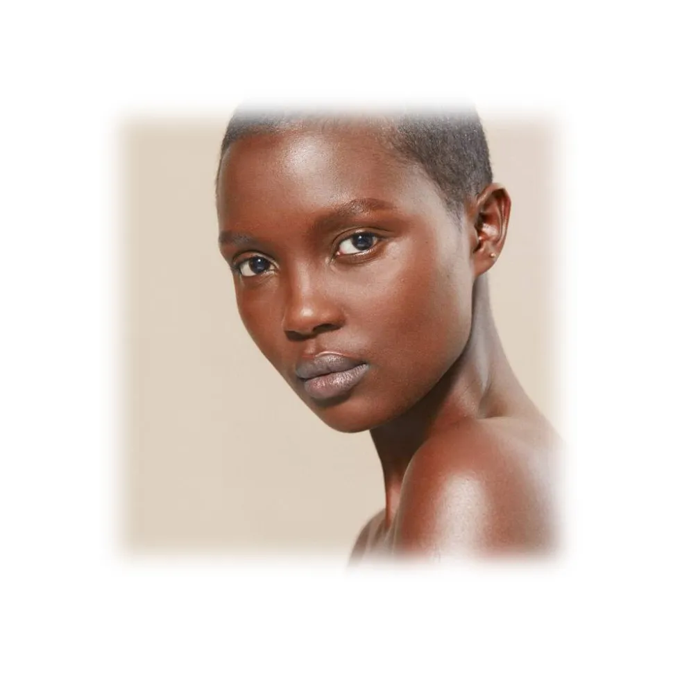 Giorgio Armani - Luminous Silk Foundation - Award Nominee Armani’s Iconic Lightweight Foundation - Luxury - Avvenice