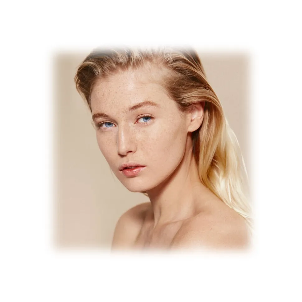 Giorgio Armani - Luminous Silk Foundation - Award Nominee Armani’s Iconic Lightweight Foundation - Luxury - Avvenice