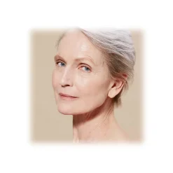 Giorgio Armani - Luminous Silk Foundation - Award Nominee Armani’s Iconic Lightweight Foundation - Luxury - Avvenice