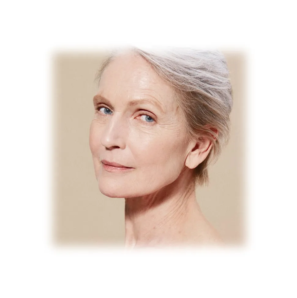 Giorgio Armani - Luminous Silk Foundation - Award Nominee Armani’s Iconic Lightweight Foundation - Luxury - Avvenice