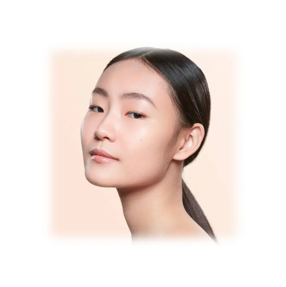 Giorgio Armani - Luminous Silk Foundation - Award Nominee Armani’s Iconic Lightweight Foundation - Luxury - Avvenice