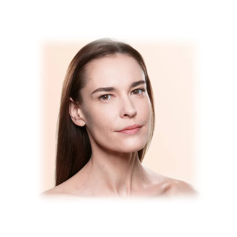 Giorgio Armani - Luminous Silk Foundation - Award Nominee Armani’s Iconic Lightweight Foundation - Luxury - Avvenice