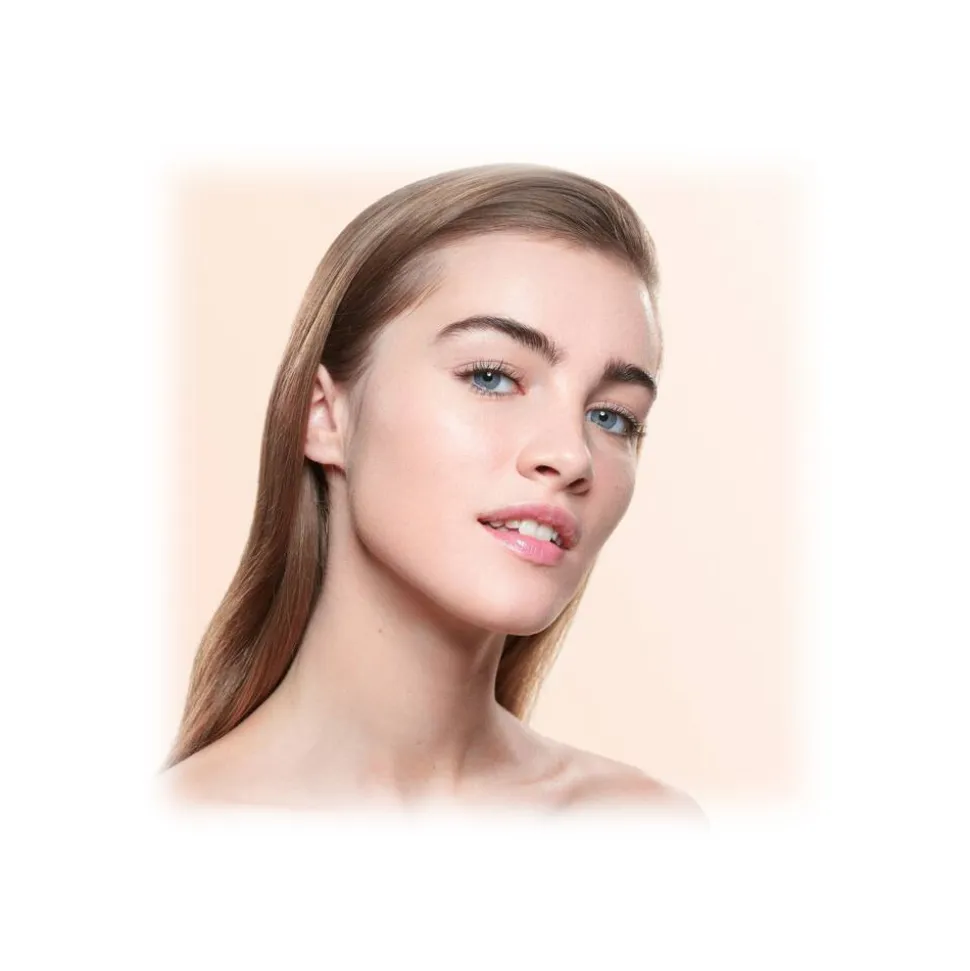 Giorgio Armani - Luminous Silk Foundation - Award Nominee Armani’s Iconic Lightweight Foundation - Luxury - Avvenice