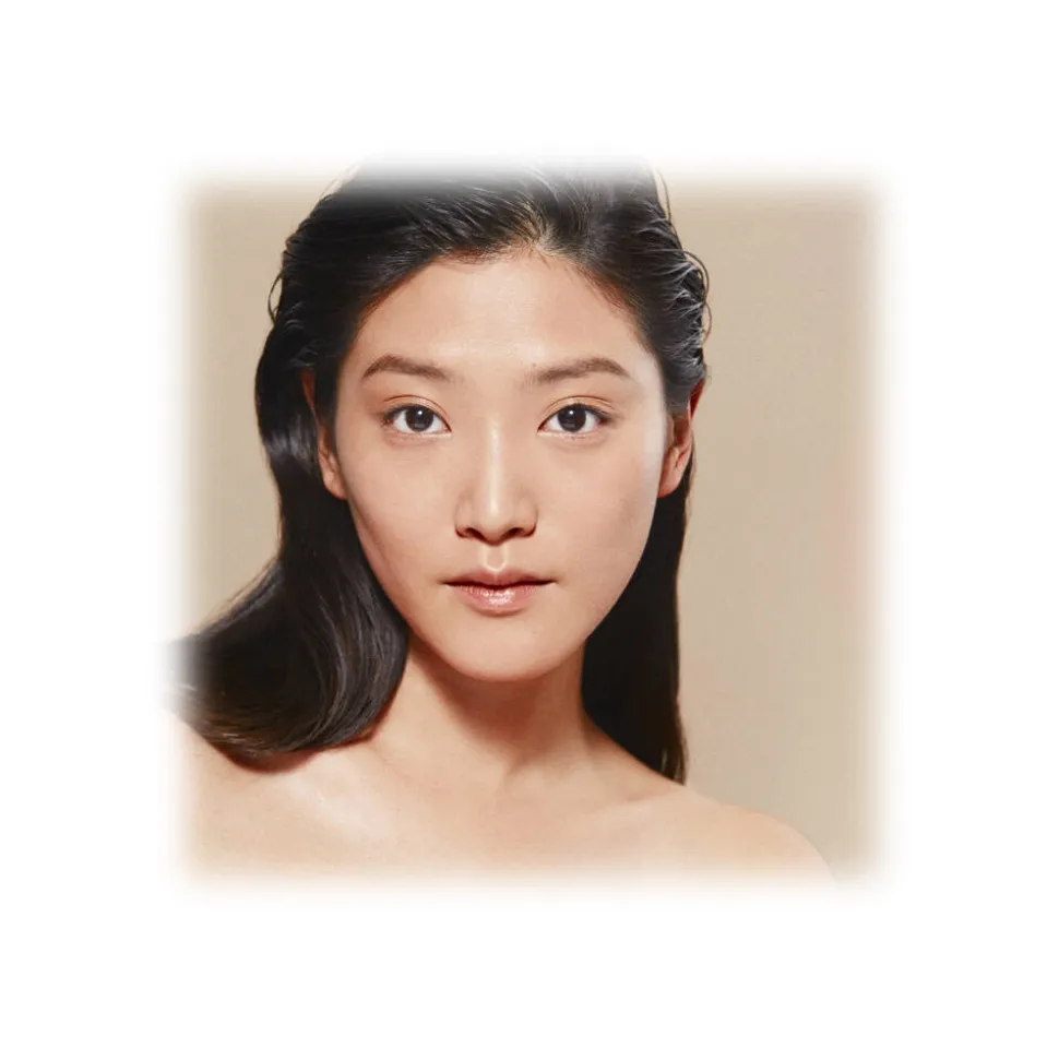 Giorgio Armani - Luminous Silk Foundation - Award Nominee Armani’s Iconic Lightweight Foundation - Luxury - Avvenice