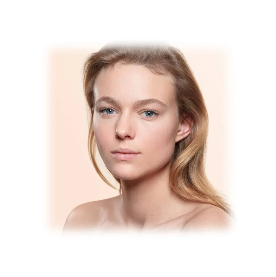 Giorgio Armani - Luminous Silk Foundation - Award Nominee Armani’s Iconic Lightweight Foundation - Luxury - Avvenice