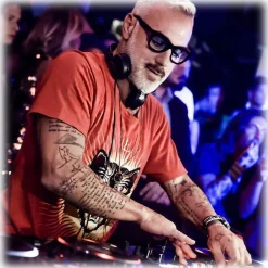 Italia Independent - Velvet 0090V - Gianluca Vacchi - Black Velvet - 009.000 - Sunglasses - Gianluca Vacchi Official - Avvenice