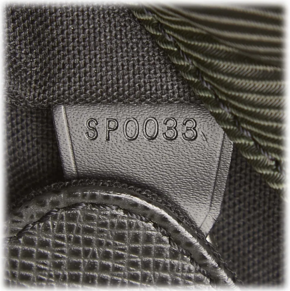 Louis Vuitton Vintage - Antigua Besace PM Bag - Brown Beige - Taiga Leather and Leather Handbag - Luxury High Quality - Avvenice