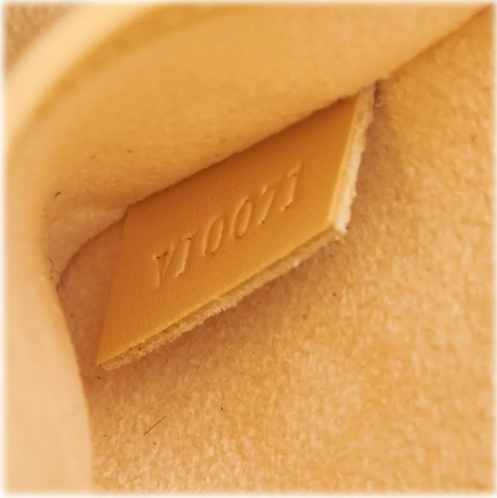 Louis Vuitton Vintage - Epi Nocturne GM Bag - Beige - Leather and Epi Leather Handbag - Luxury High Quality - Avvenice