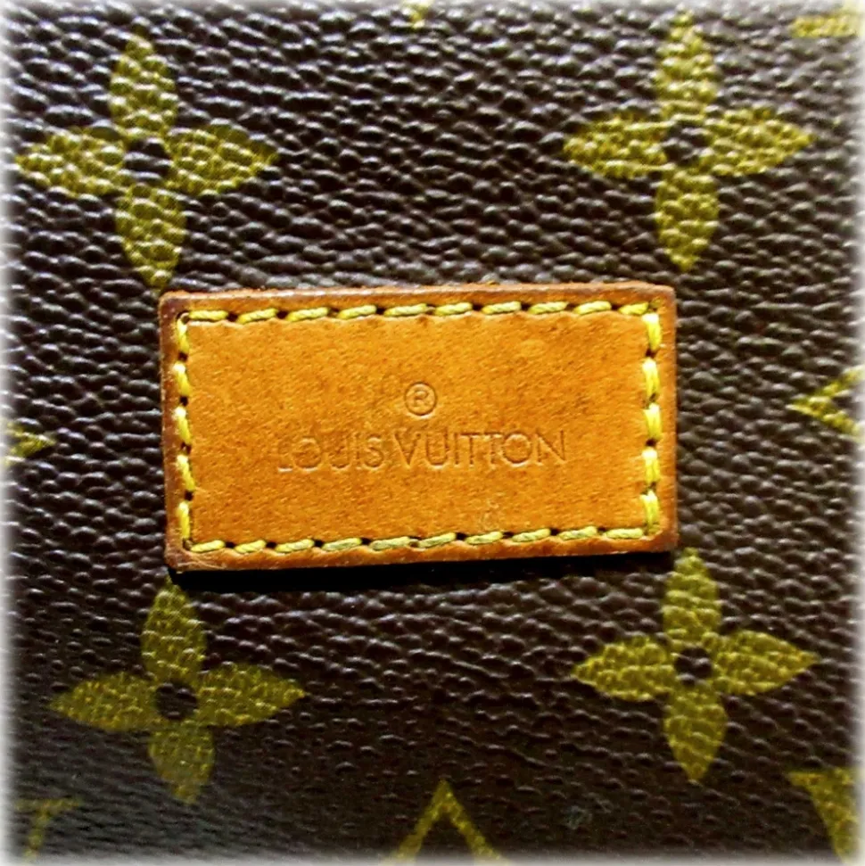 Louis Vuitton Vintage - Monogram Saumur 30 - Brown - Monogram Canvas and Vachetta Leather Crossbody Bag - Luxury High Quality - Avvenice