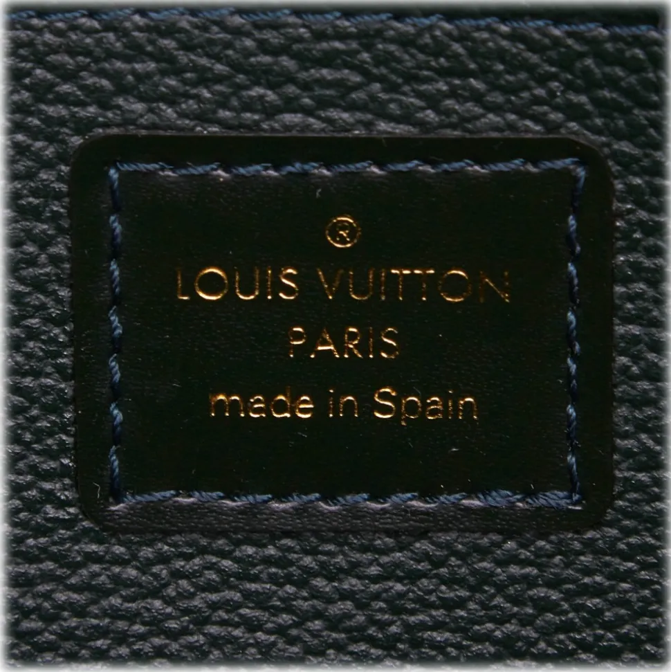 Louis Vuitton Vintage - Taiga Toiletry Pouch GM - Black - Taiga Leather and Leather Pouch - Luxury High Quality - Avvenice