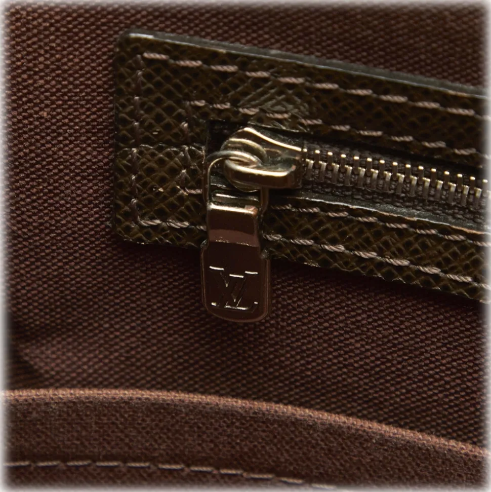 Louis Vuitton Vintage - Taiga Alexei - Dark Brown - Taiga Leather Crossbody Bag - Luxury High Quality - Avvenice