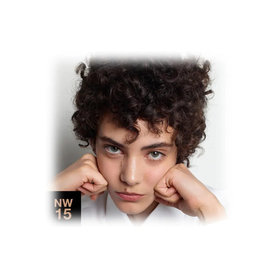 MAC Cosmetics - Studio Fix Fluid SPF 15 - Foundation - Luxury - Avvenice