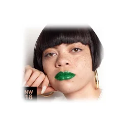 MAC Cosmetics - Studio Fix Fluid SPF 15 - Foundation - Luxury - Avvenice