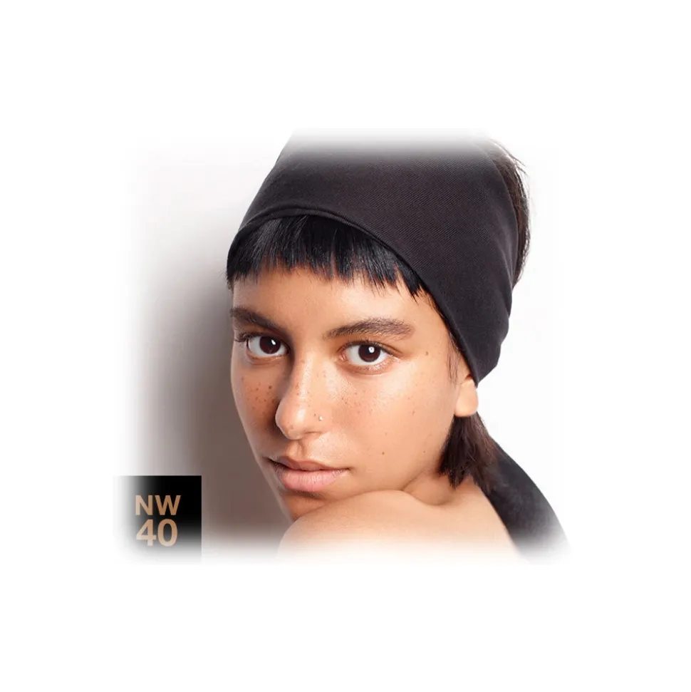 MAC Cosmetics - Studio Fix Fluid SPF 15 - Foundation - Luxury - Avvenice