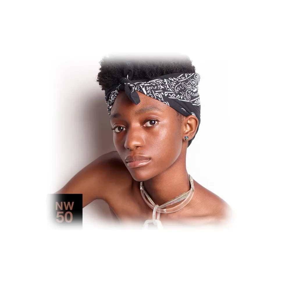 MAC Cosmetics - Studio Fix Fluid SPF 15 - Foundation - Luxury - Avvenice