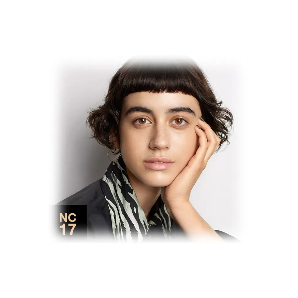 MAC Cosmetics - Studio Fix Fluid SPF 15 - Foundation - Luxury - Avvenice