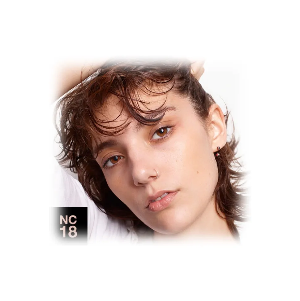 MAC Cosmetics - Studio Fix Fluid SPF 15 - Foundation - Luxury - Avvenice