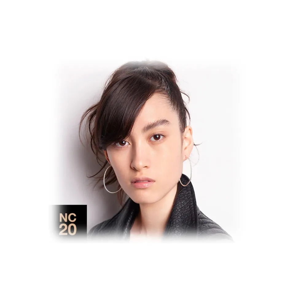 MAC Cosmetics - Studio Fix Fluid SPF 15 - Foundation - Luxury - Avvenice