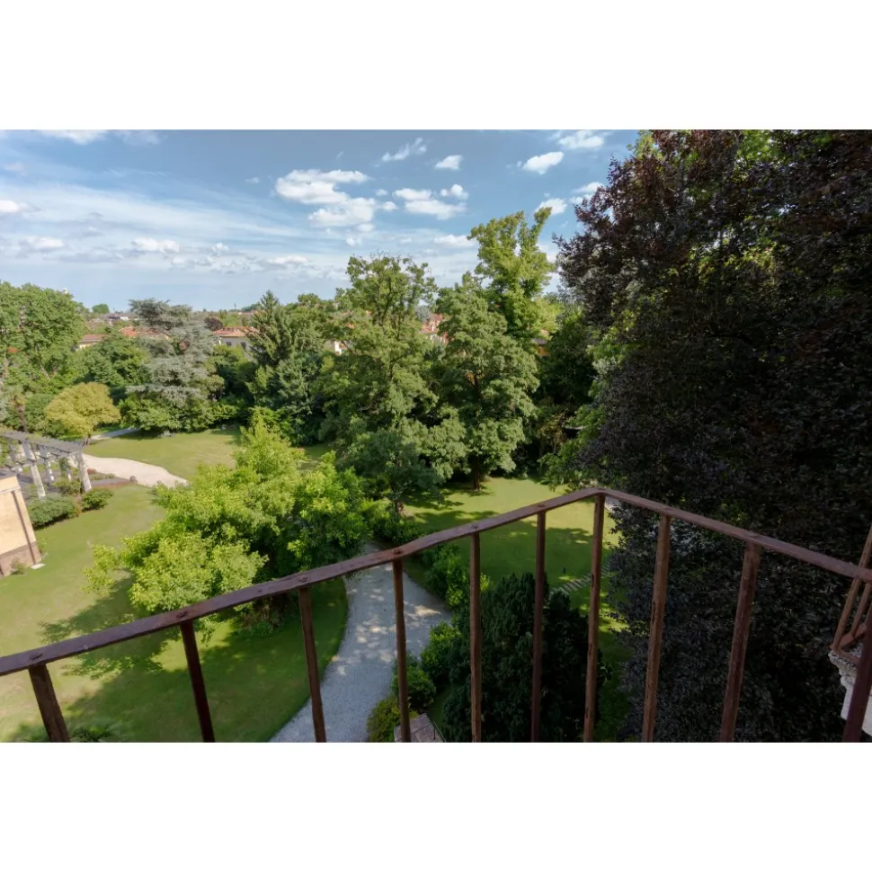 Massimago Wine Tower - Wine Tasting Experience - 4 Days 3 Nights - Avvenice