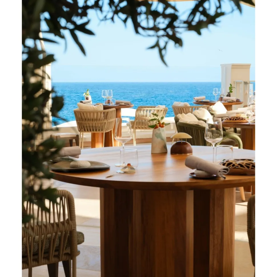 Monte Carlo Travel 1985 - Ferrari 812 GTS - Supercar - Monte-Carlo - Cannes - Exclusive Luxury - Avvenice