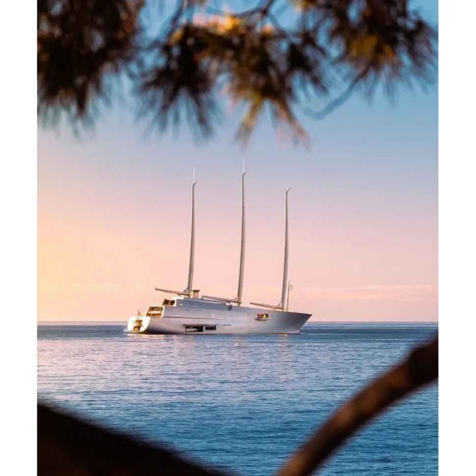 Monte Carlo Travel 1985 - Ferrari 812 GTS - Supercar - Monte-Carlo - Cannes - Exclusive Luxury - Avvenice