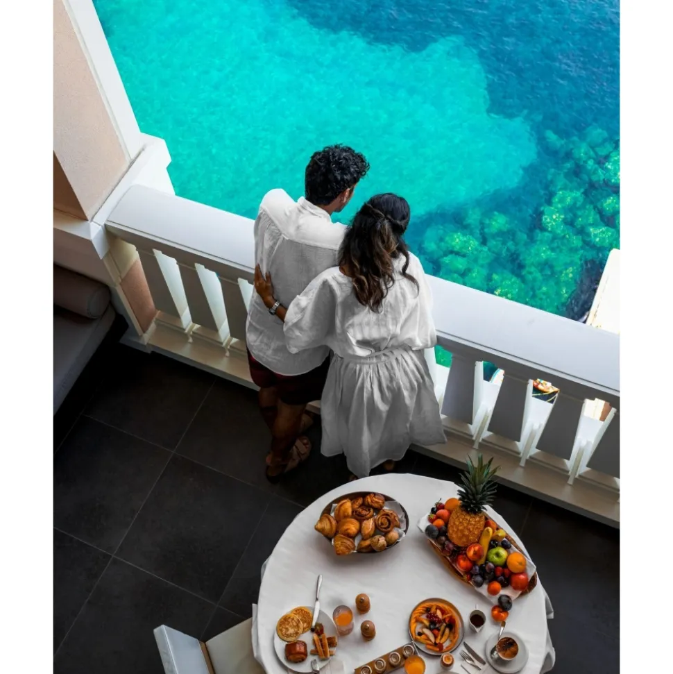 Monte Carlo Travel 1985 - Ferrari 812 GTS - Supercar - Monte-Carlo - Cannes - Exclusive Luxury - Avvenice