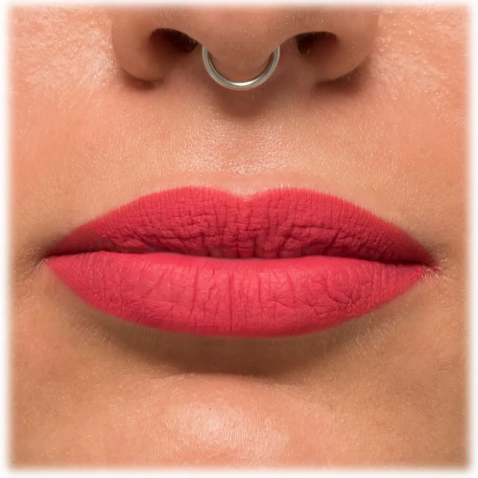 Nee Make Up - Milano - The Lipstick Matte & Fluid Ruby Red 43 - The Lipstick Matte & Fluid - Lips - Professional Make Up - Avvenice