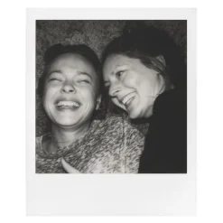 Polaroid Originals - B&W Film for 600 - Classic White Frame - Film for Polaroid Originals 600 Cameras - OneStep 2 - Avvenice