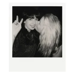 Polaroid Originals - B&W Film for 600 - Classic White Frame - Film for Polaroid Originals 600 Cameras - OneStep 2 - Avvenice