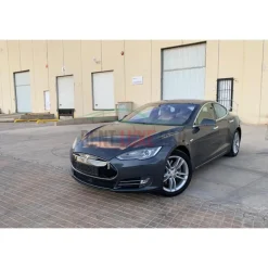 Rent Luxe Car - Tesla Model S - Exclusive Luxury Rent - Avvenice