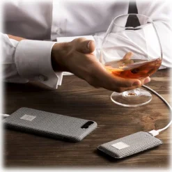 Revested Milano - Houndstooth - Power Bank - 4000 mAh - iPhone - Apple - Samsung - Artisan Fabric Cover - Avvenice