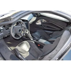 Superior Car Rental - McLaren 720S - Exclusive Luxury Rent - Avvenice