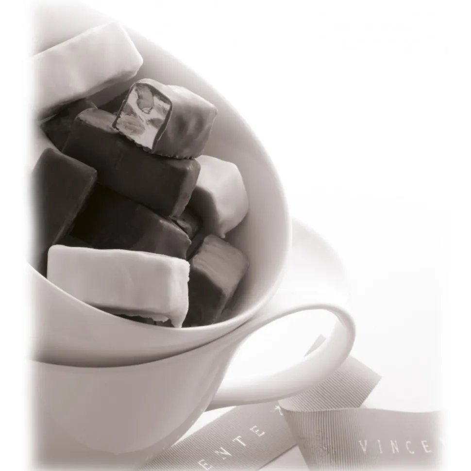 Vincente Delicacies - Soft Almond Nougat Candies and Covered with 70% Extra-Dark Chocolate - Glamour - Ninféa Gift Box - Avvenice