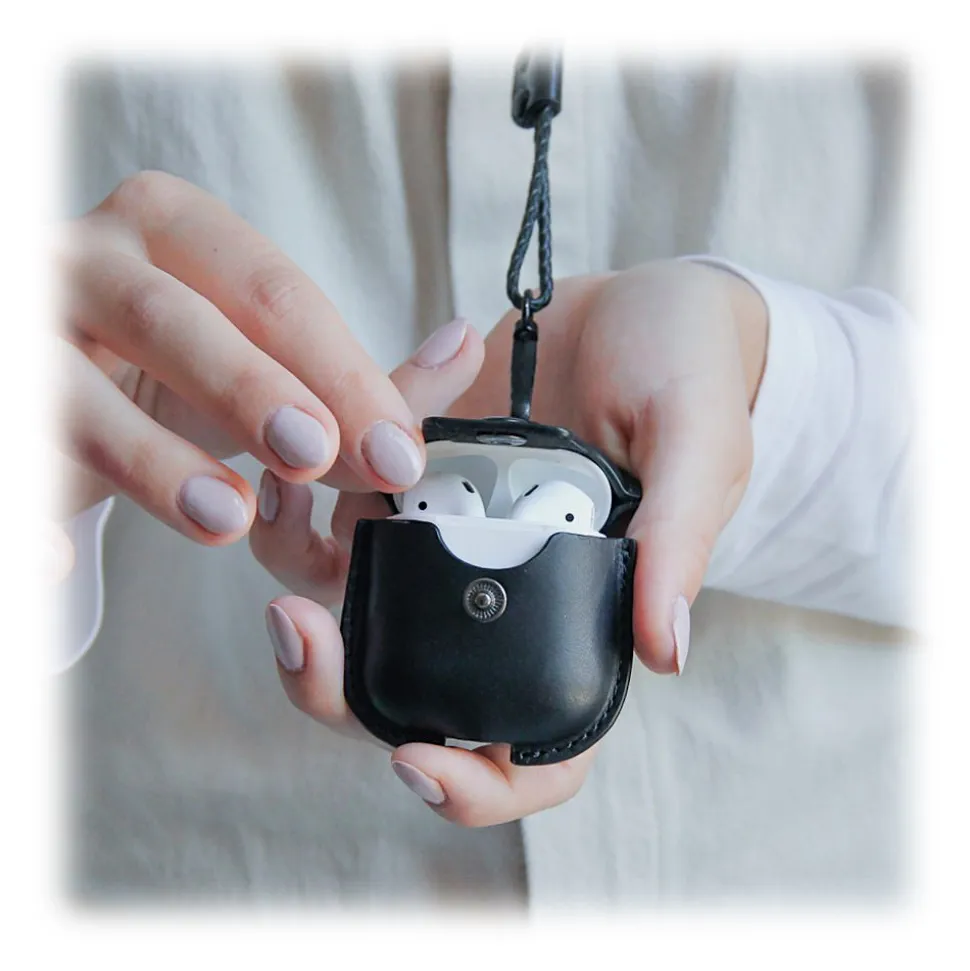 Woodcessories - AirCase - Premium AirPod Leather Necklace Eco Case - Black - QI Wireless Charging Technology - High Quality - Avvenice