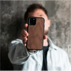 Woodcessories - Eco Bumper - Walnut Cover - Black - iPhone 11 Pro - Wooden Cover - Eco Case - Bumper Collection - Avvenice