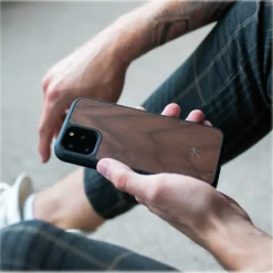 Woodcessories - Eco Bumper - Walnut Cover - Black - iPhone 11 - Wooden Cover - Eco Case - Bumper Collection - Avvenice