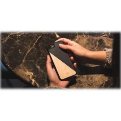 Woodcessories - Eco Split - Walnut Cover - Black - iPhone 8 / 7 - Wooden Cover - Eco Case - Split Collection - Avvenice