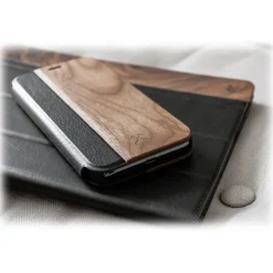 Woodcessories - Eco Wallet Flip Cover - Real Wood and Leather - Maple - iPhone 8 Plus / 7 Plus - Eco Case - Flip Collection - Avvenice
