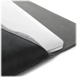 Woodcessories - Walnut / Black Leather / MacBook Bag - MacBook 13 Pro - Eco Pouch Case - Wooden MacBook Bag - Avvenice